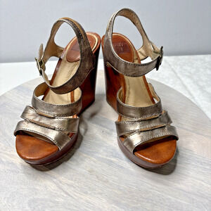 Frye Metallic Leather Wedge Sandals – Bronze Ankle Strap & Wood Platform 7
